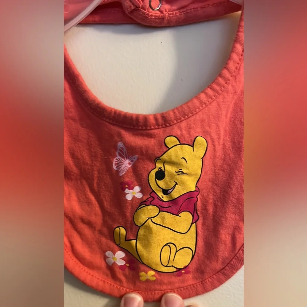 Winnie the Pooh Bib 🍯🌸 (free with purchase)